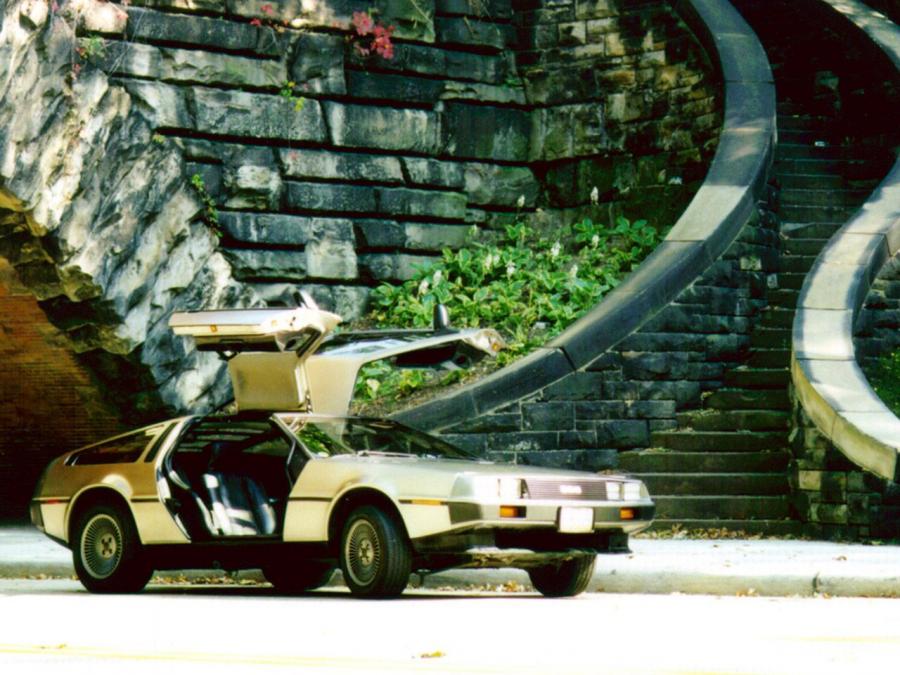  DeLorean DMC-12 1989 года  (фото 2 из 32)